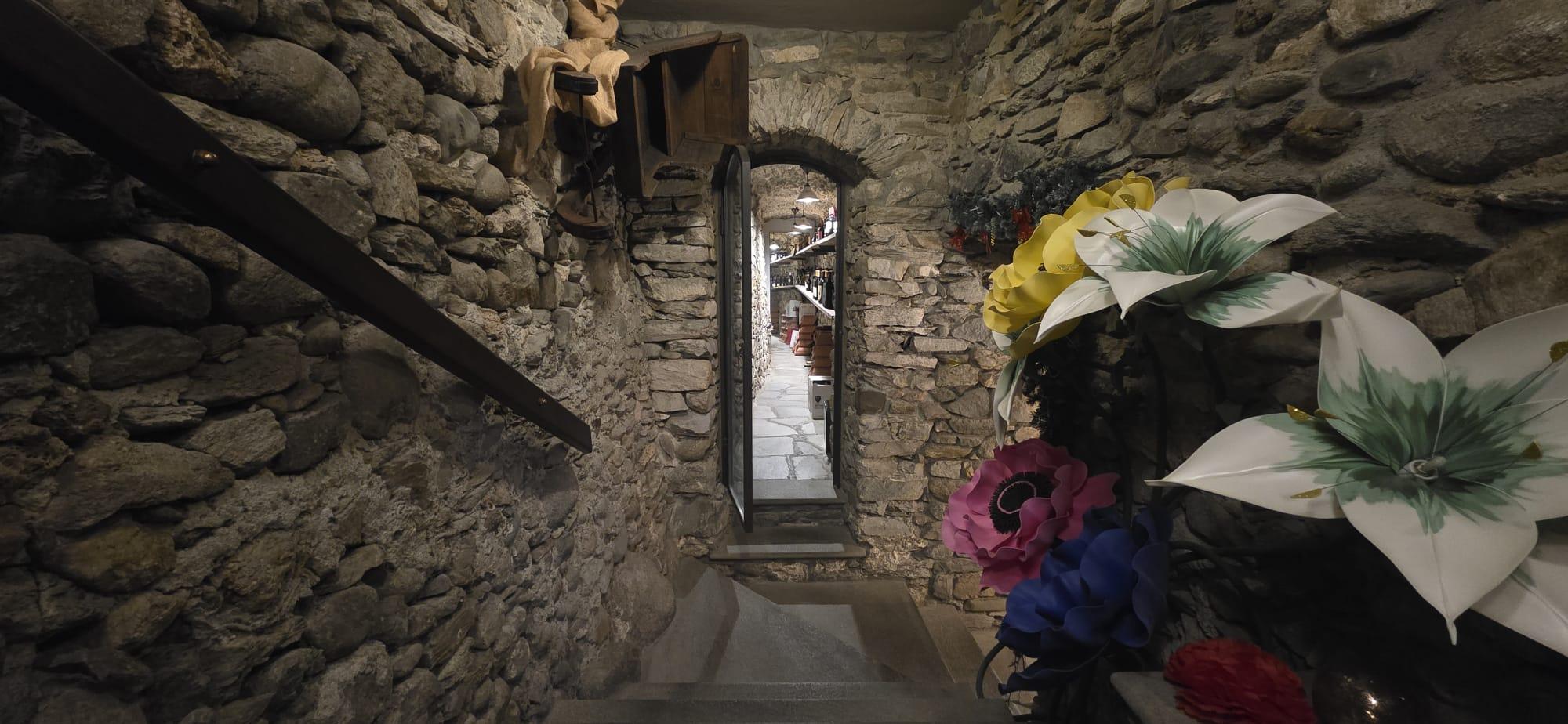 Vendesi Attività Commerciale nel Centro Storico di Aosta - Immagine# 16