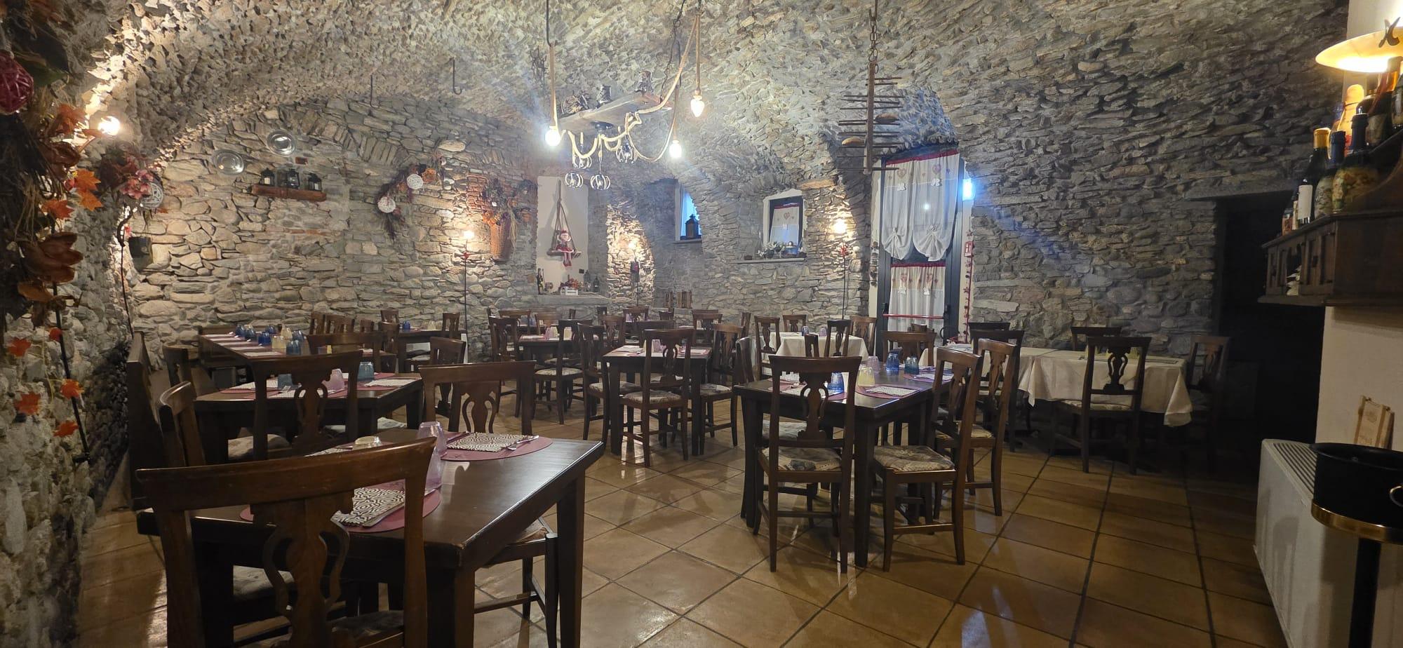 Vendesi Attività Commerciale nel Centro Storico di Aosta - Immagine# 18