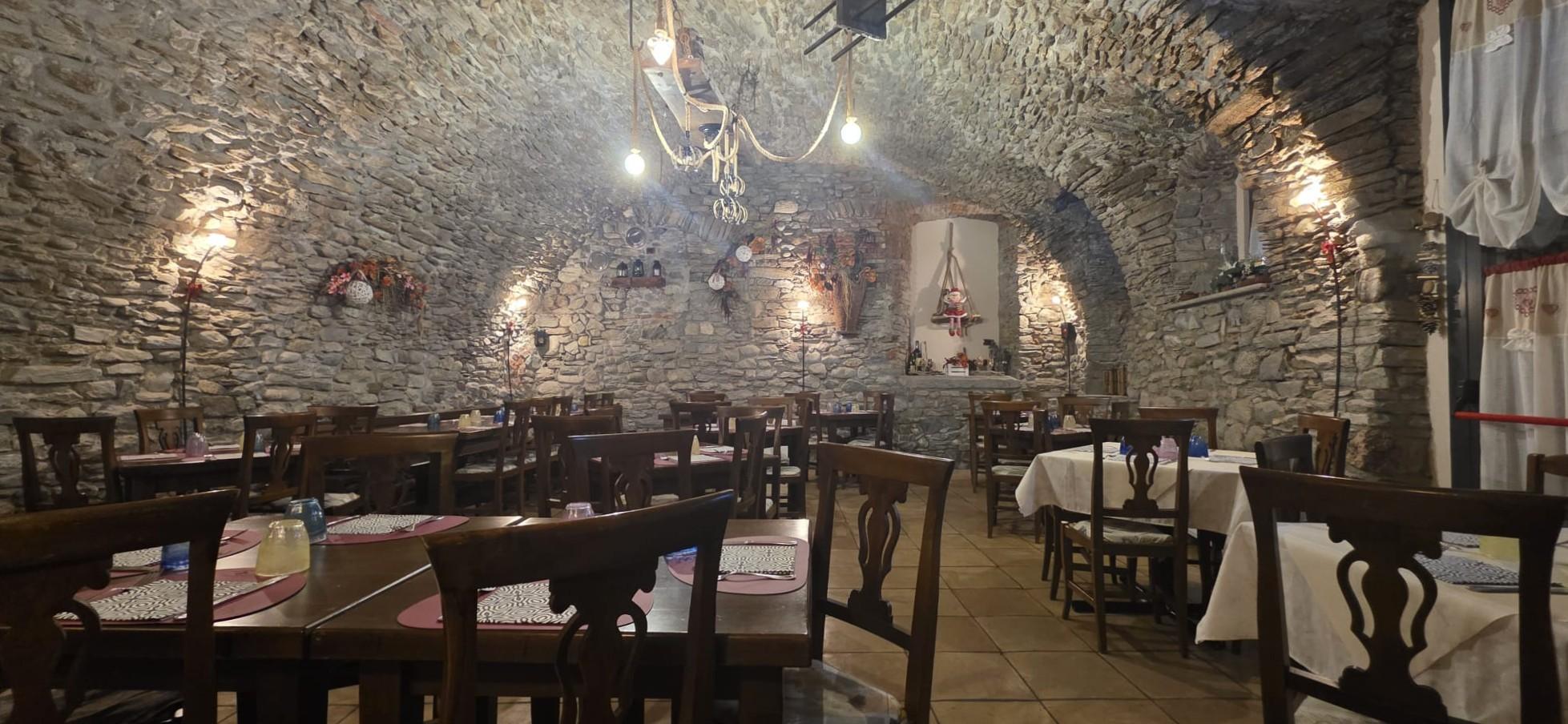 Vendesi Attività Commerciale nel Centro Storico di Aosta - Immagine# 19