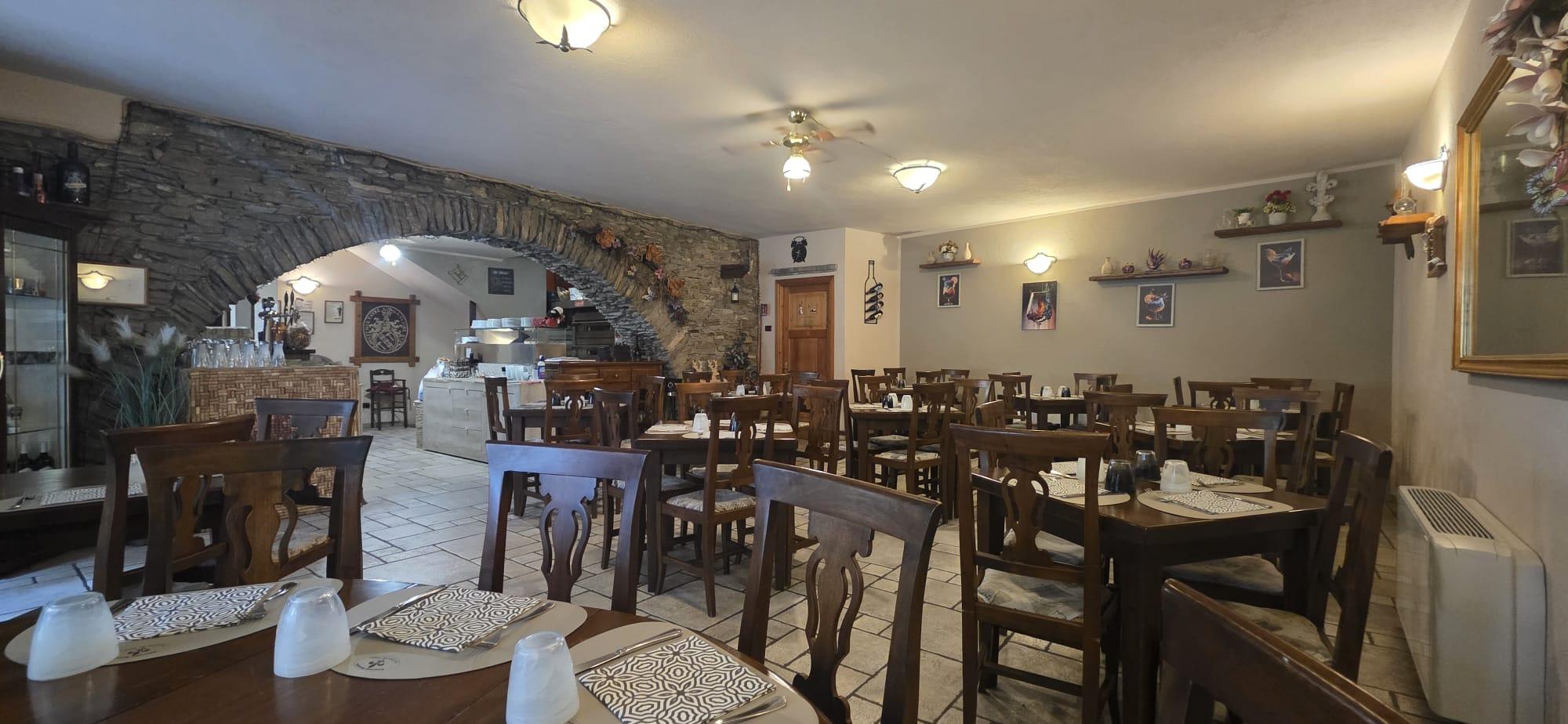 Vendesi Attività Commerciale nel Centro Storico di Aosta - Immagine# 6